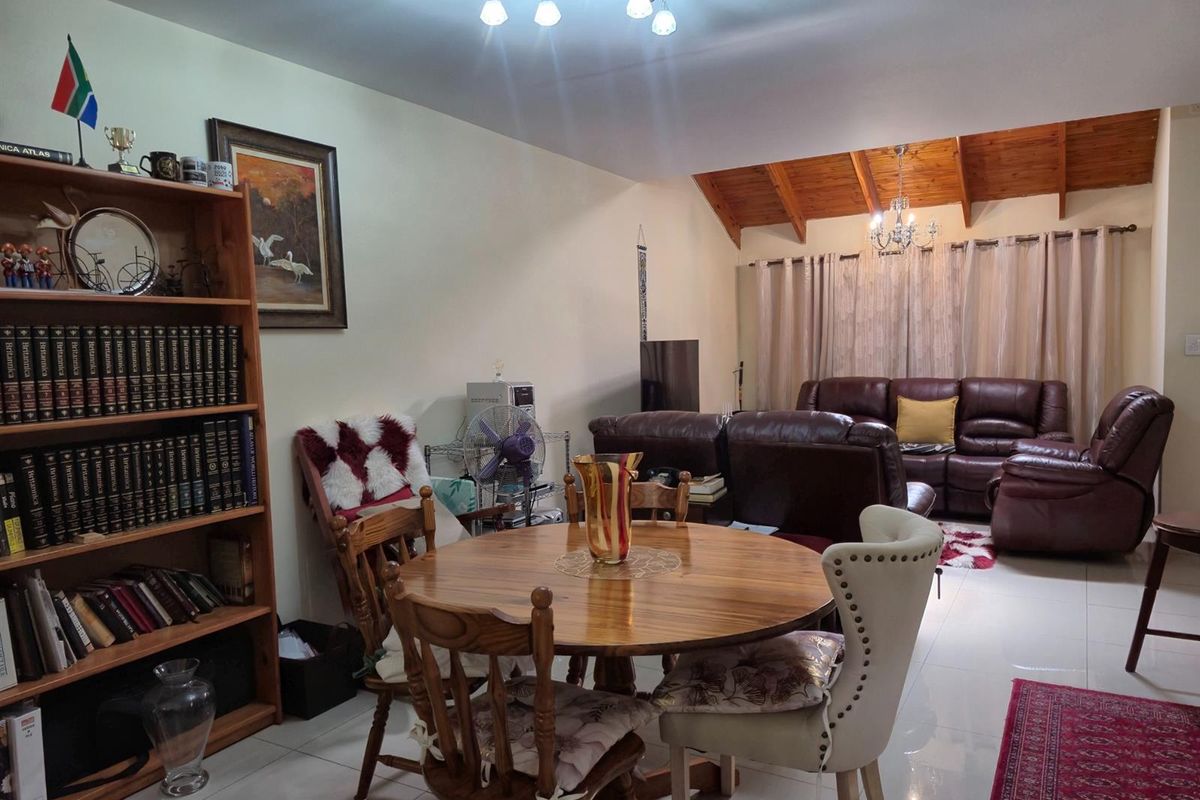 3 Bedroom Duplex Townhouse in Prime Garsfontein - Photo 5