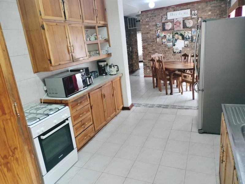 5 Bed Home at an Unbeatable Price - Photo 6