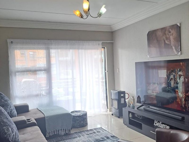 Upmarket 3-Bedroom Apartment in Eveleigh Heights | Lifestyle Living at Its Best - Photo 9