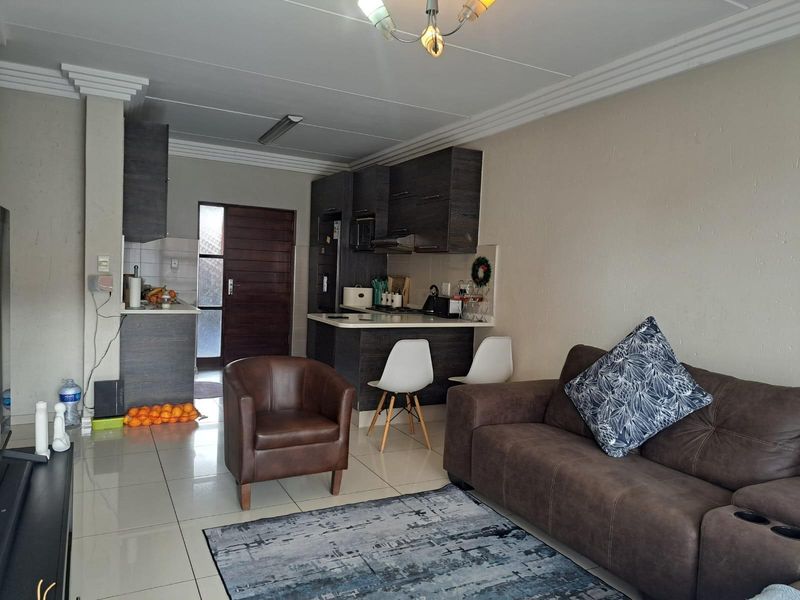 Upmarket 3-Bedroom Apartment in Eveleigh Heights | Lifestyle Living at Its Best - Photo 7