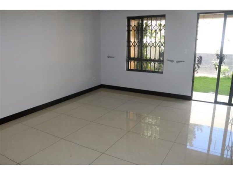 Modern 3-Bedroom Duplex to Rent - Villa Baroque, Halfway Gardens - Photo 9