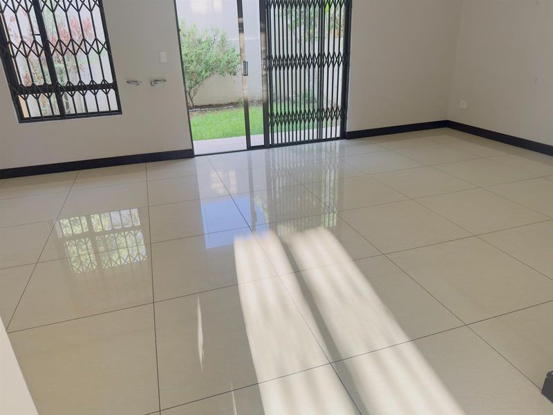 Modern 3-Bedroom Duplex to Rent - Villa Baroque, Halfway Gardens - Photo 7