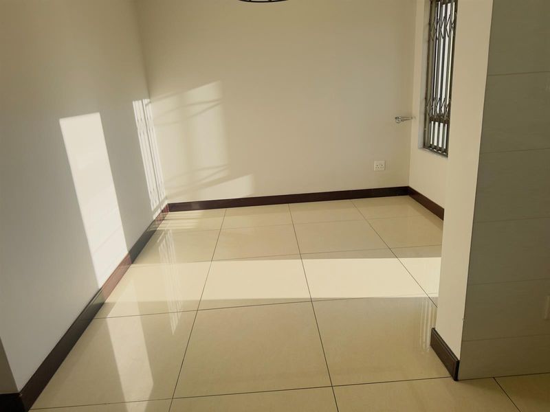 Modern 3-Bedroom Duplex to Rent - Villa Baroque, Halfway Gardens - Photo 6