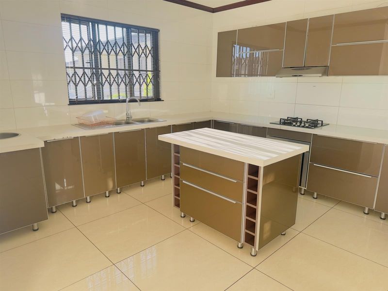 Modern 3-Bedroom Duplex to Rent - Villa Baroque, Halfway Gardens - Photo 3