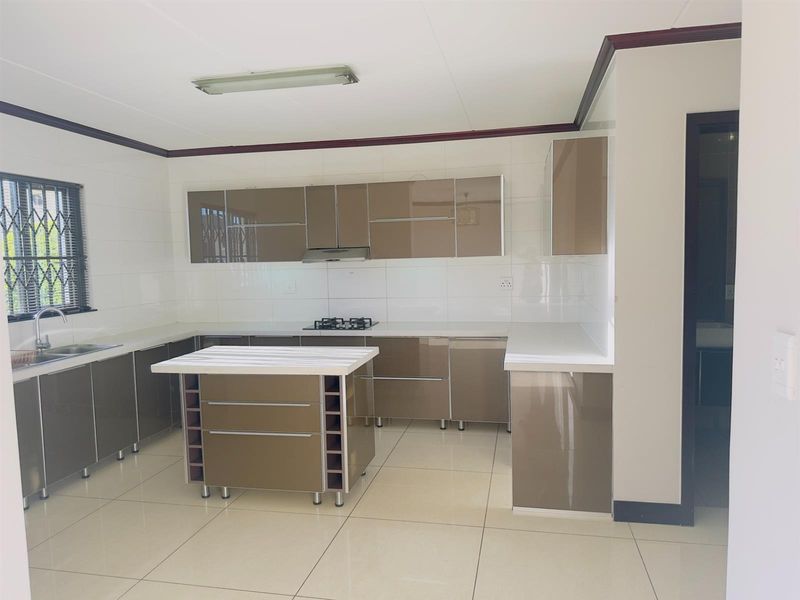 Modern 3-Bedroom Duplex to Rent - Villa Baroque, Halfway Gardens - Photo 4