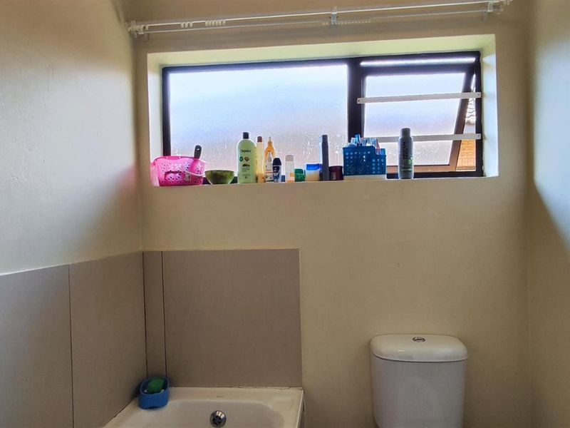 House For Sale in Comet, Boksburg 900k - Taking offers - Photo 2