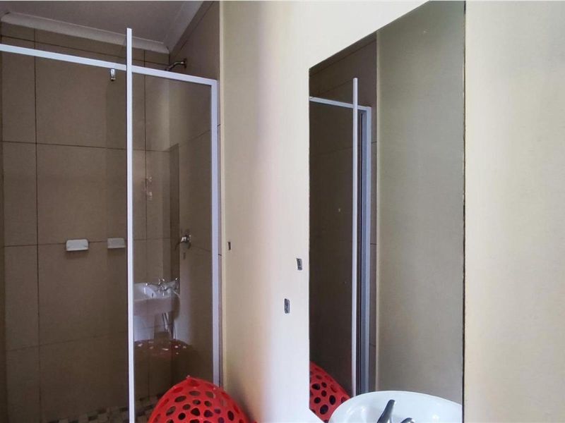 House For Sale in Comet, Boksburg 900k - Taking offers - Photo 3