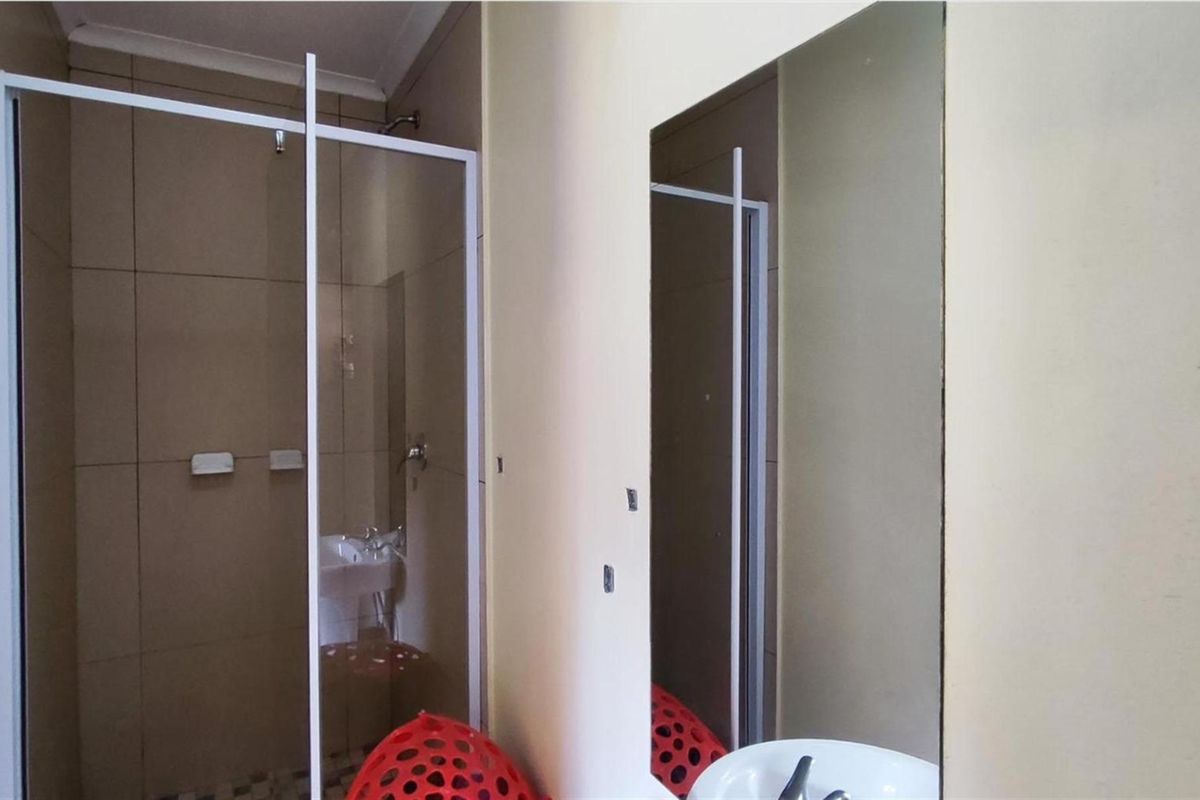 House For Sale in Comet, Boksburg 900k - Taking offers - Photo 3