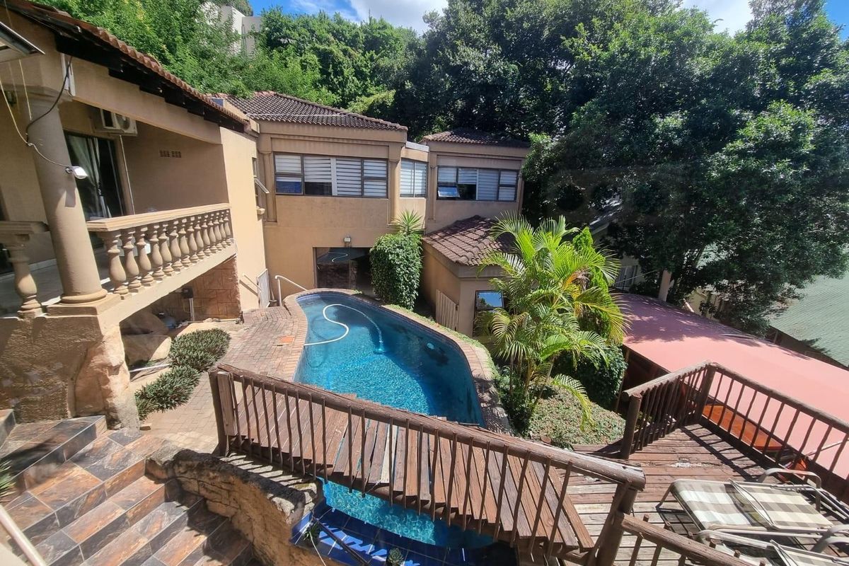 Multi Faceted Family Home - Photo 2