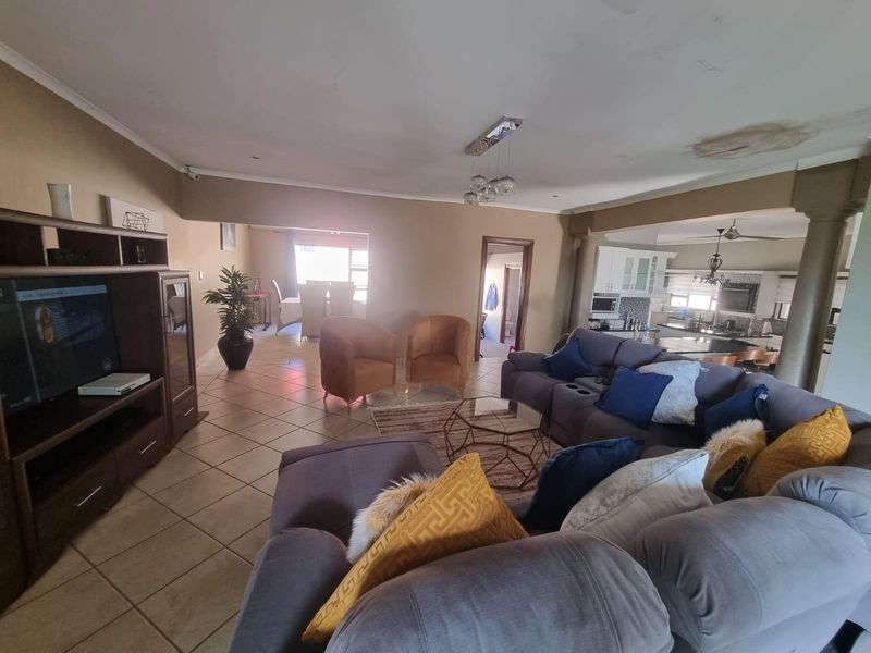 Multi Faceted Family Home - Photo 4