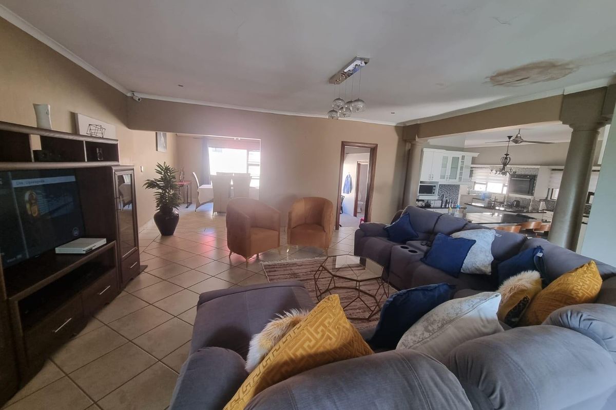 Multi Faceted Family Home - Photo 4