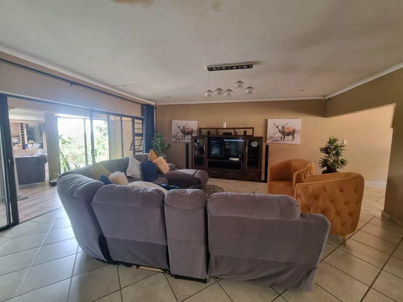 Multi Faceted Family Home - Photo 3