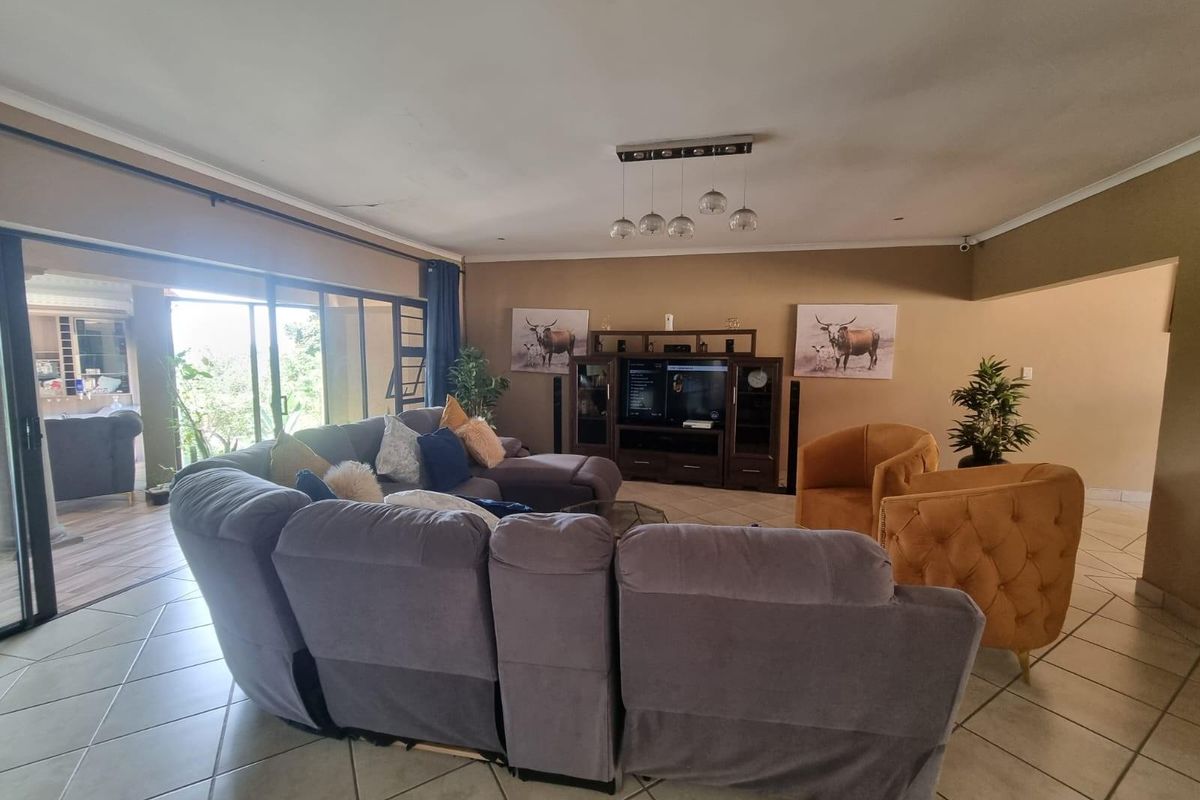 Multi Faceted Family Home - Photo 3