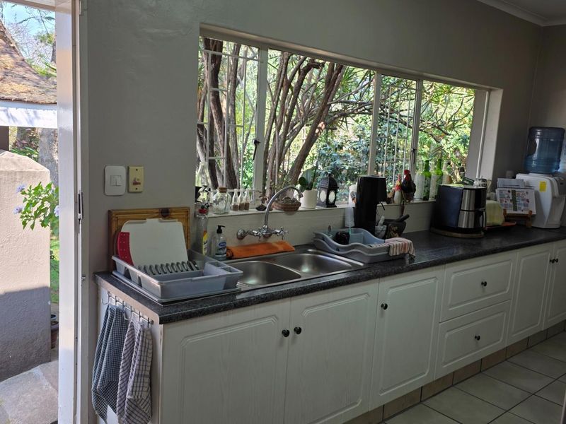 Charming Family Home with Flatlet in Hazyview - Photo 9