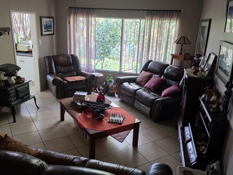 Charming Family Home with Flatlet in Hazyview - Photo 5