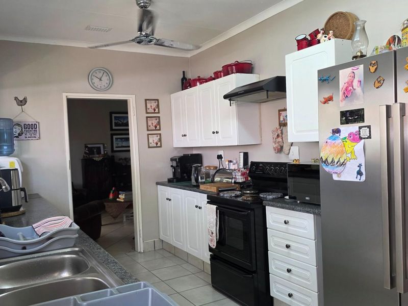 Charming Family Home with Flatlet in Hazyview - Photo 10