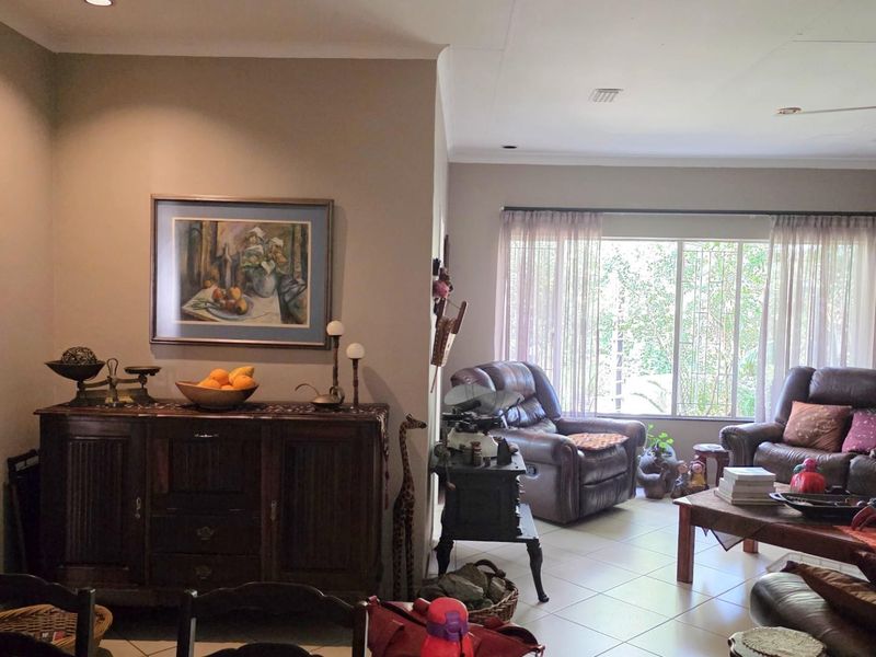 Charming Family Home with Flatlet in Hazyview - Photo 4