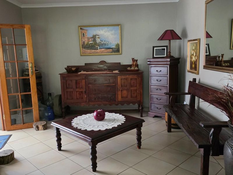 Charming Family Home with Flatlet in Hazyview - Photo 3