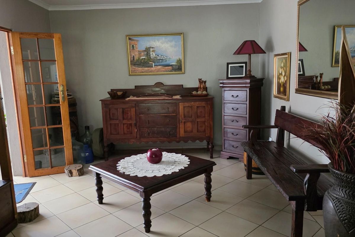 Charming Family Home with Flatlet in Hazyview - Photo 3