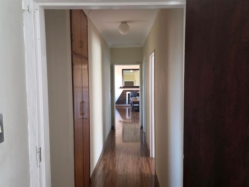 Spacious 3-Bedroom Family Home with Large Yard and Private Ensuite - Photo 9