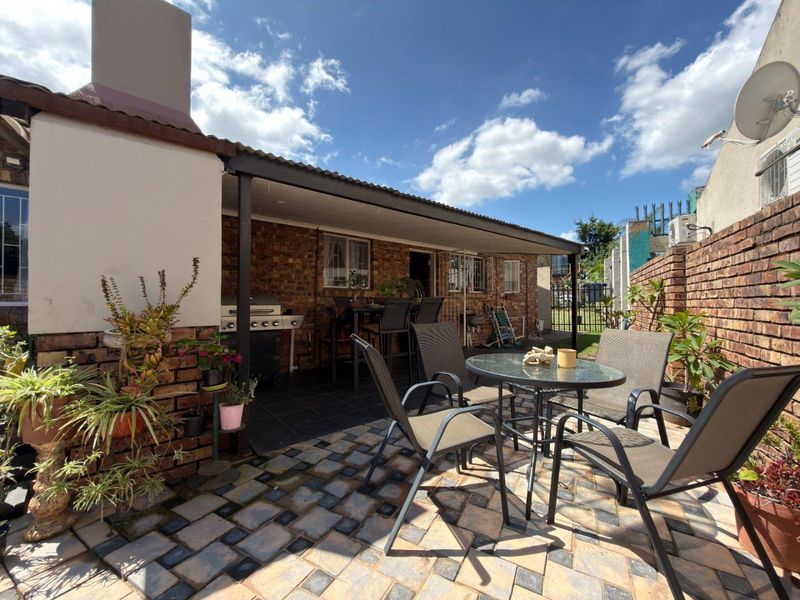 House For Sale in West Acres Ext 13, West Acres, Nelspruit - Photo 2