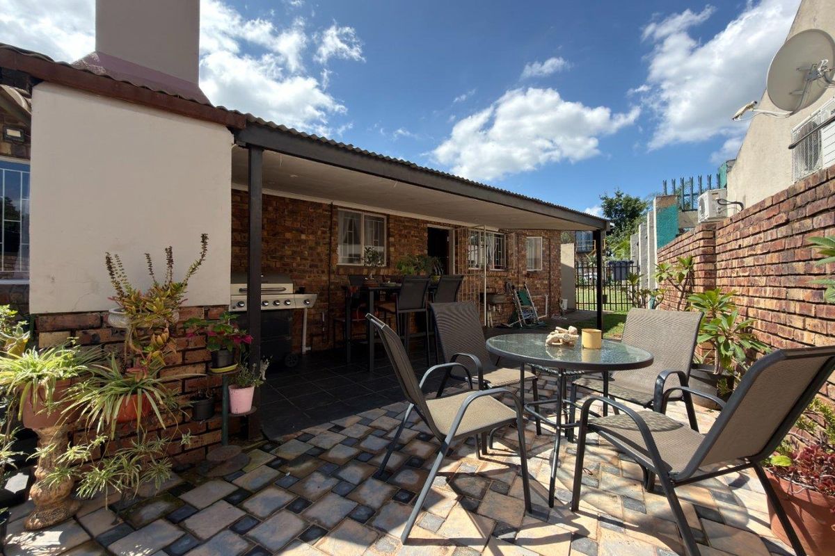 House For Sale in West Acres Ext 13, West Acres, Nelspruit - Photo 2