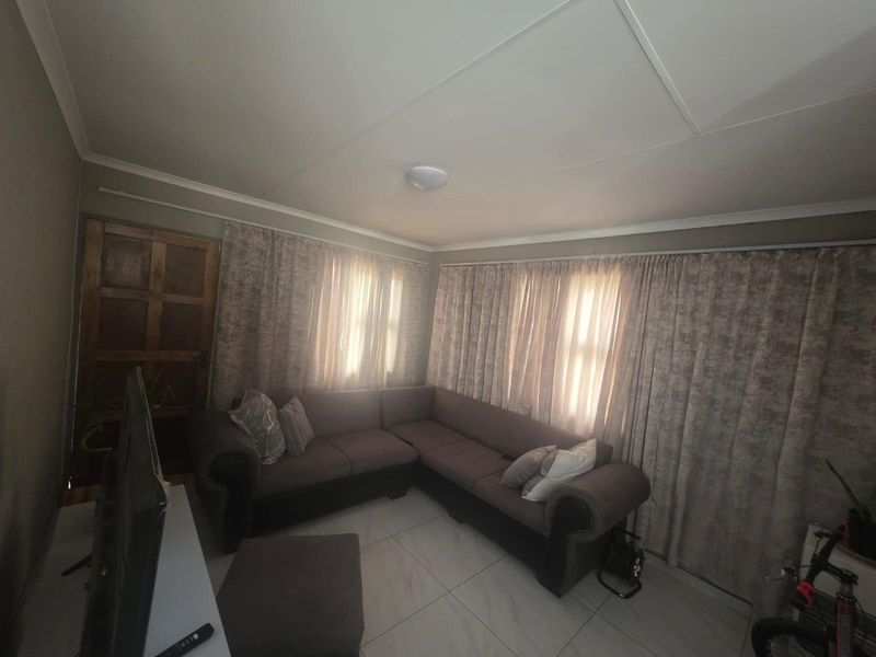 3 bedroomhome for sale in Tirong Estate - Photo 10