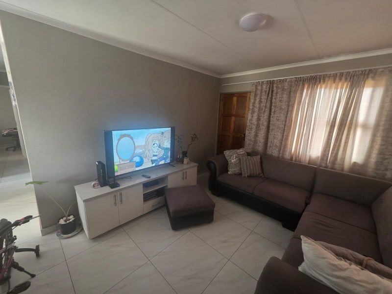 3 bedroomhome for sale in Tirong Estate - Photo 9