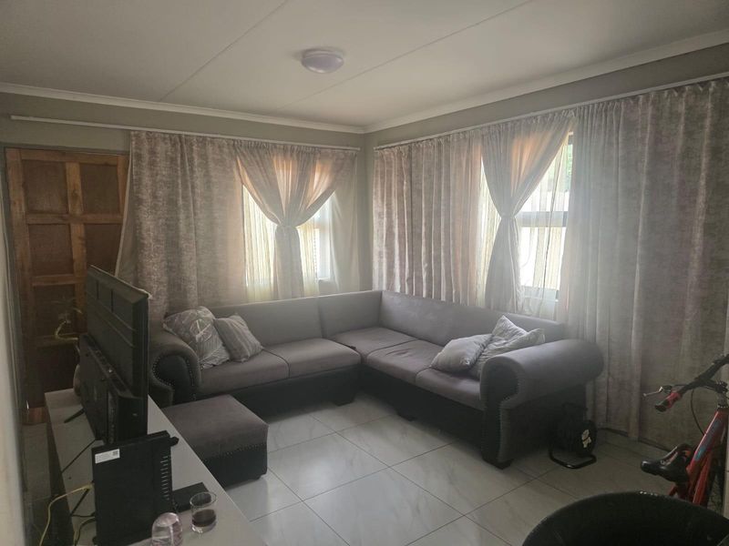 3 bedroomhome for sale in Tirong Estate - Photo 2