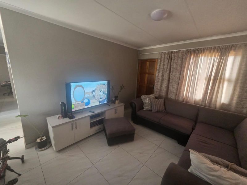 3 bedroomhome for sale in Tirong Estate - Photo 1