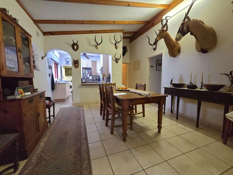 Spacious Home with Sea Views - Photo 9