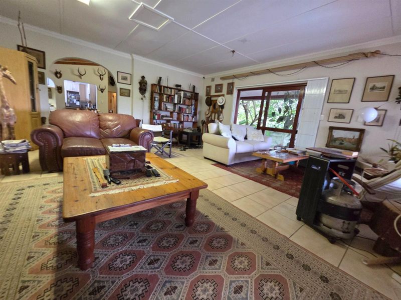 Spacious Home with Sea Views - Photo 8