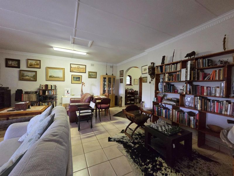 Spacious Home with Sea Views - Photo 7