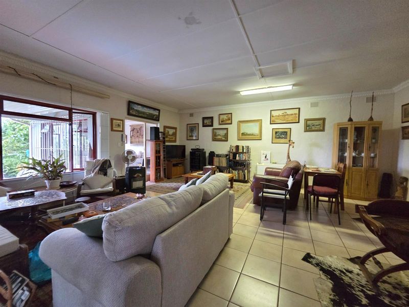 Spacious Home with Sea Views - Photo 6