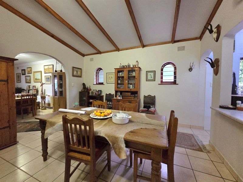 Spacious Home with Sea Views - Photo 10