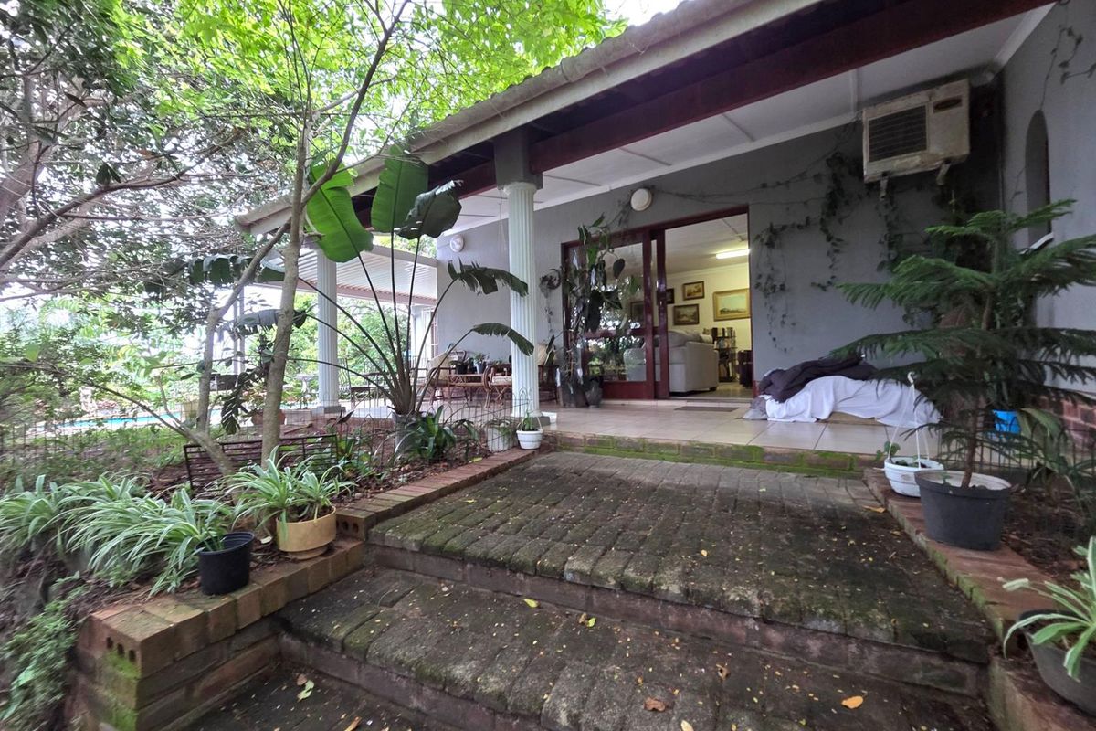 Spacious Home with Sea Views - Photo 4