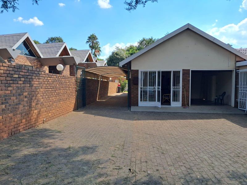 4 Bedroom Spacious Family Home with Excellent Features - Photo 3