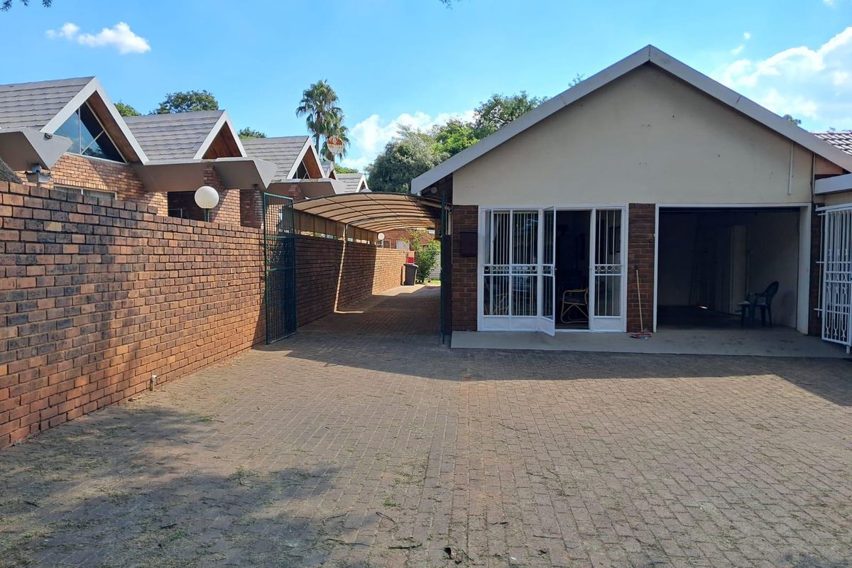 4 Bedroom Spacious Family Home with Excellent Features - Photo 3