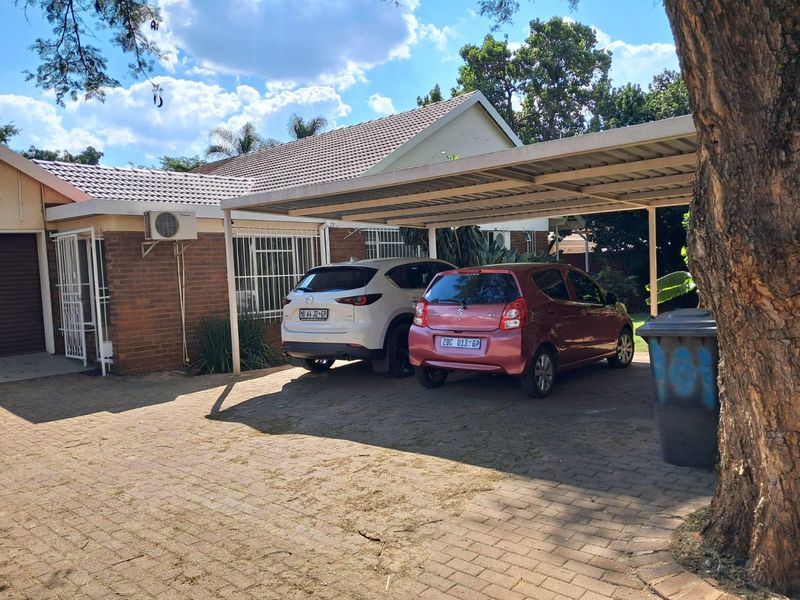 4 Bedroom Spacious Family Home with Excellent Features - Photo 2