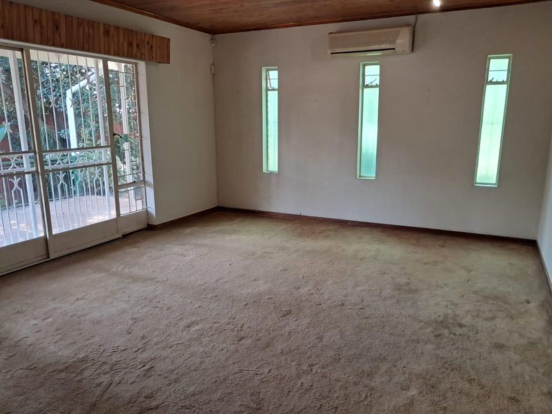 4 Bedroom Spacious Family Home with Excellent Features - Photo 10