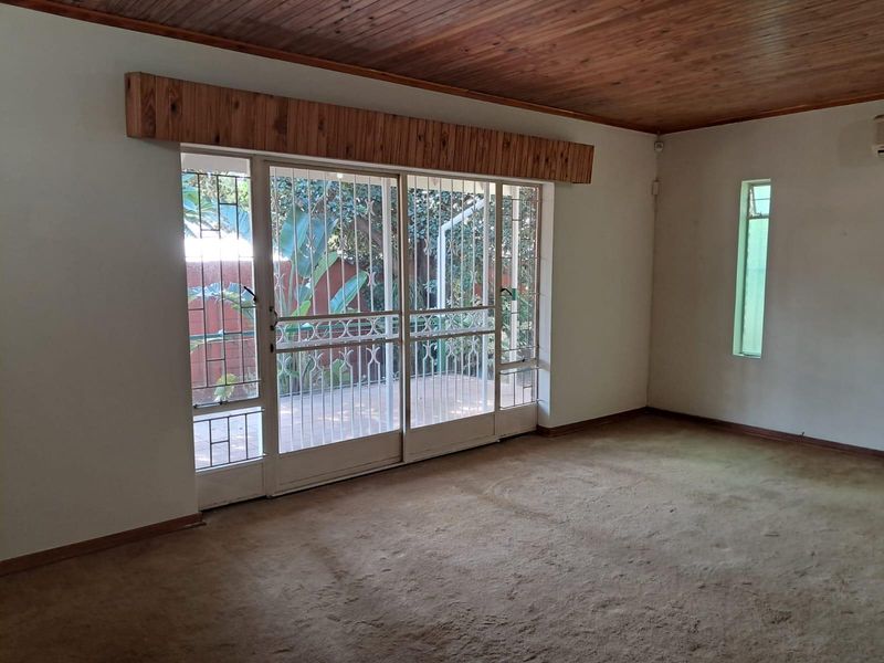 4 Bedroom Spacious Family Home with Excellent Features - Photo 9