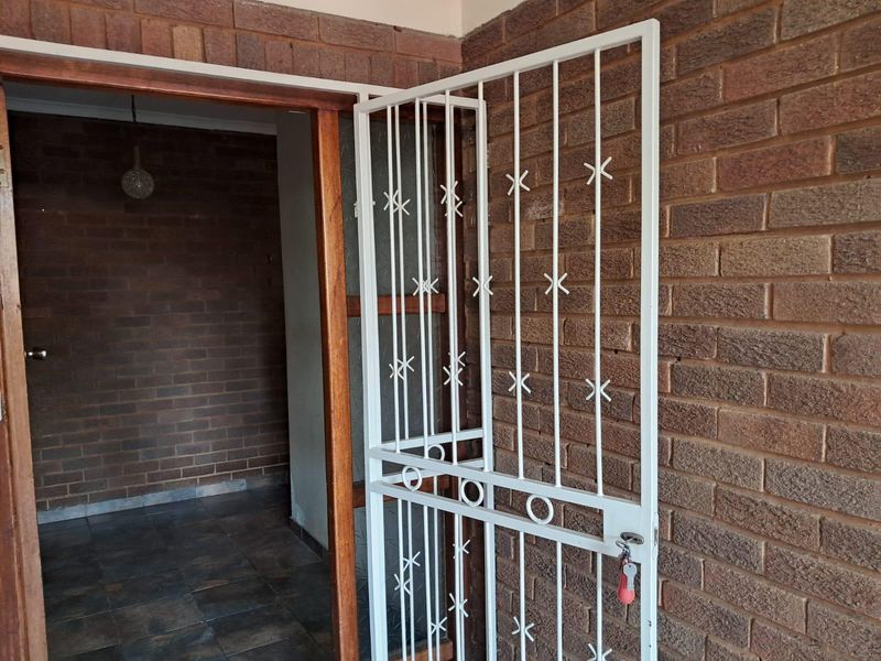 4 Bedroom Spacious Family Home with Excellent Features - Photo 7