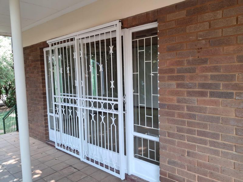 4 Bedroom Spacious Family Home with Excellent Features - Photo 5