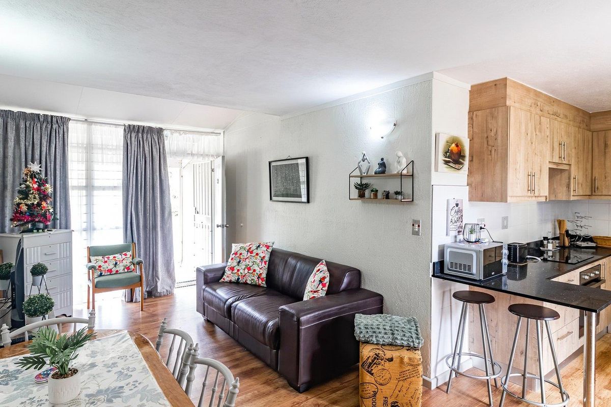 Townhouse For Sale in West Acres Ext 42, West Acres, Nelspruit - Photo 2