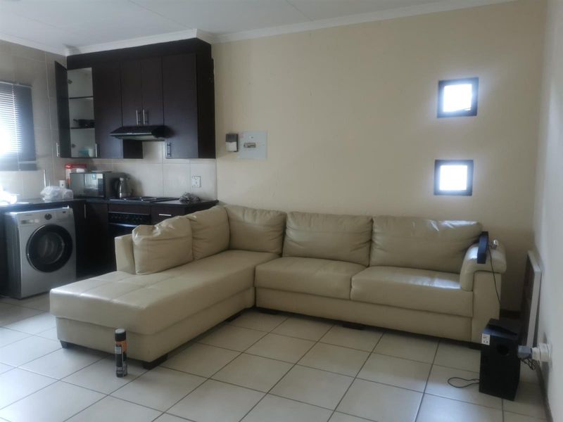 Townhouse To Rent in Helderwyk, Brakpan - Photo 8