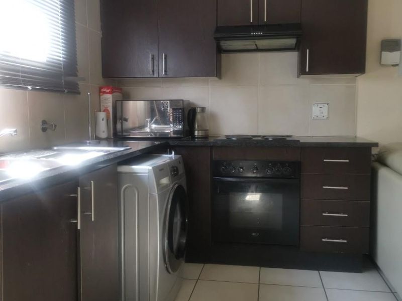 Townhouse To Rent in Helderwyk, Brakpan - Photo 6