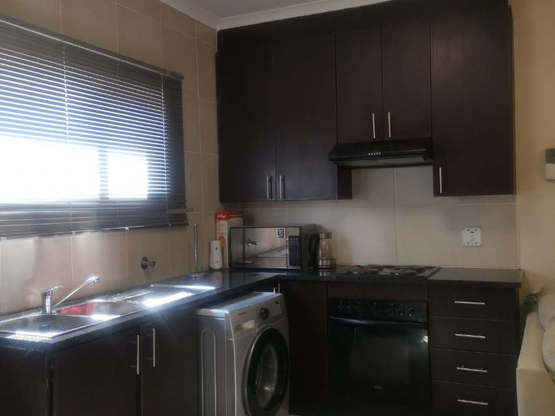 Townhouse To Rent in Helderwyk, Brakpan - Photo 7