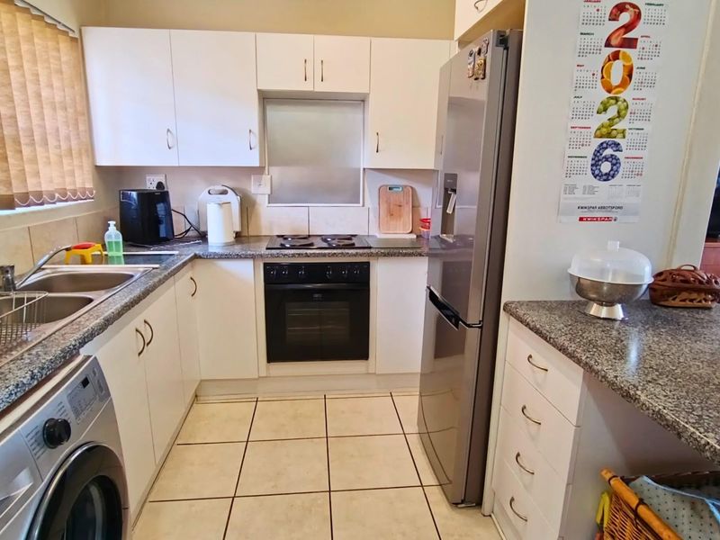 Apartment for sale in Sunset Valley, Nahoon Valley Park - Photo 7