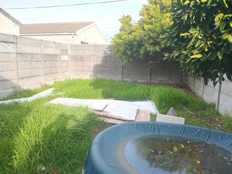 Lovely 2 bedroom house with enclosed front and bank yard - Photo 8