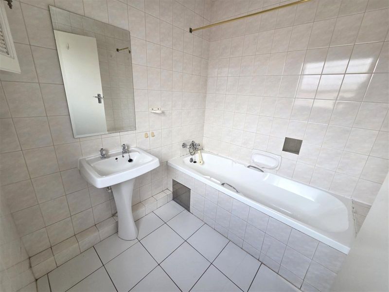 3-Bedroom Townhouse in Secure Boomed Area of Marais Steyn Park - Ideal for Young Families - Photo 10